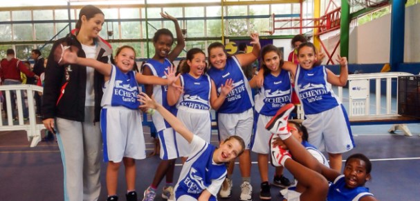 El baloncesto femenino del Colegio Echeyde arrasa hoy