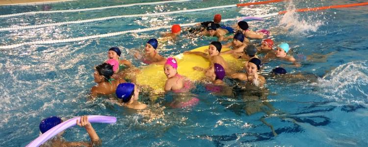 Deportes en el agua para los alumnos de secundaria